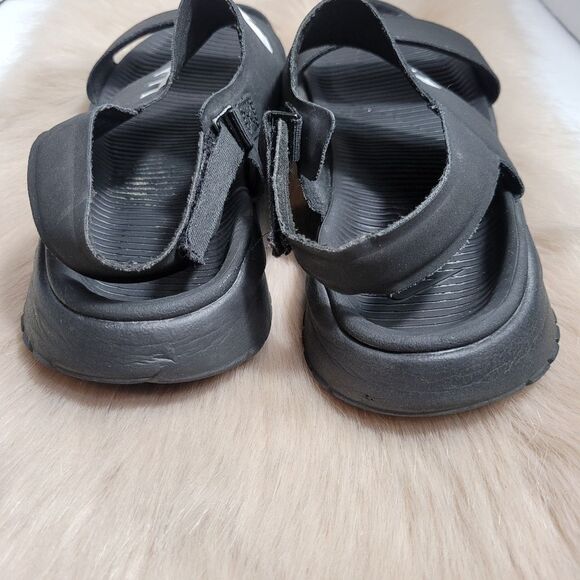 Nike Womens Tanjun Black Strappy Flat Sandals Shoes Size 8 - Picture 4 of 8